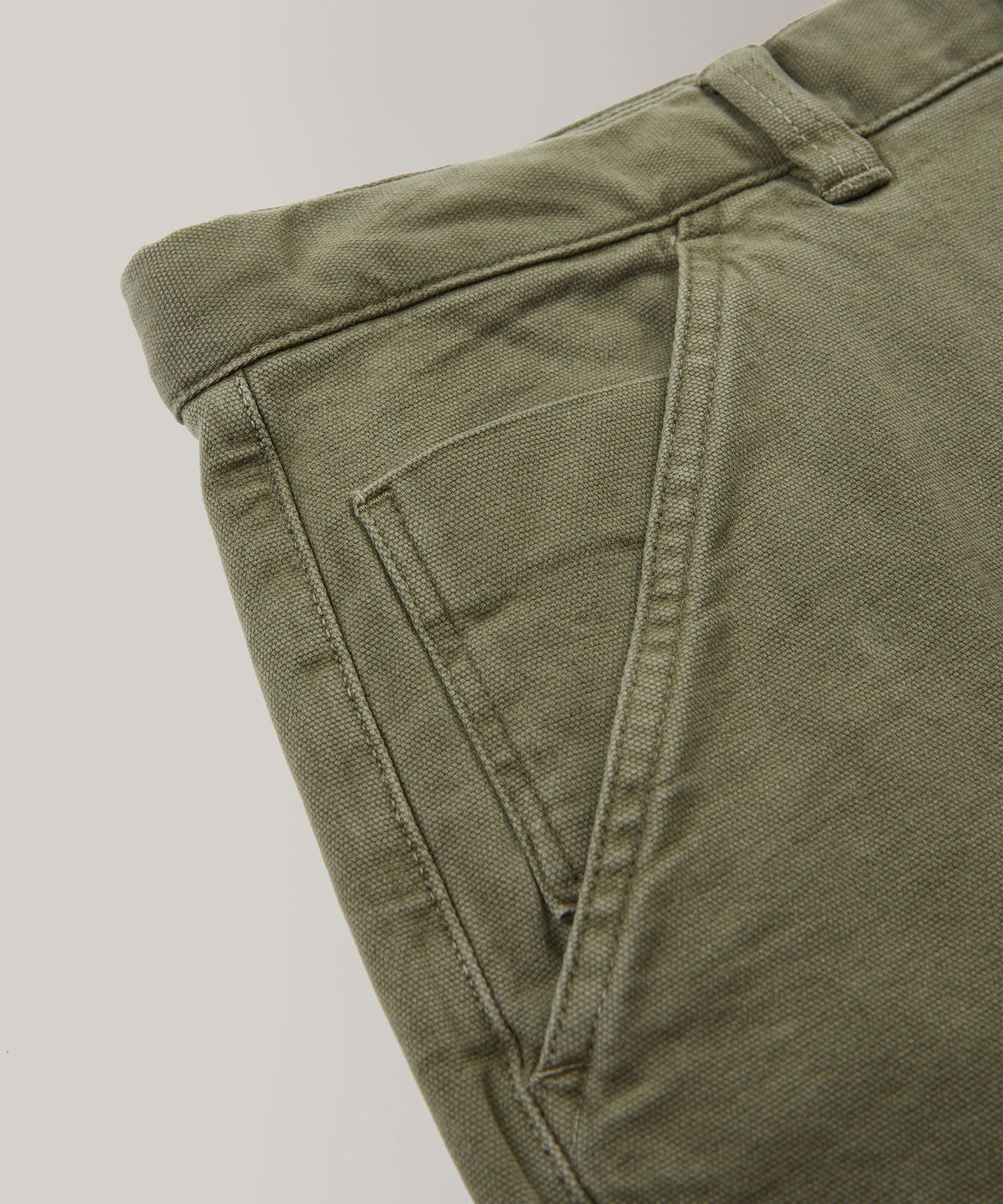 Pantalone carrot fit in cotone canvas