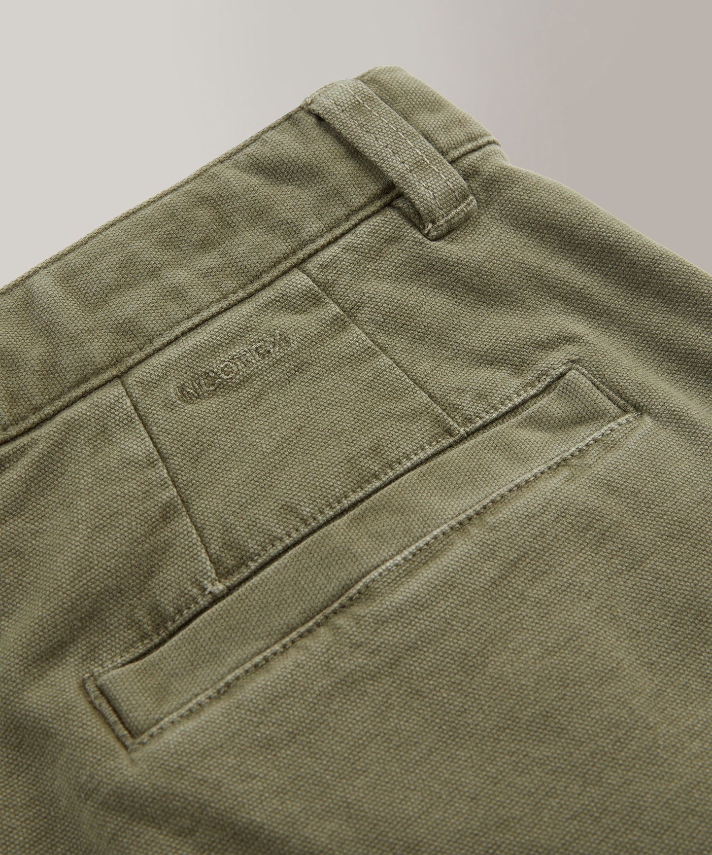 Pantalone carrot fit in cotone canvas