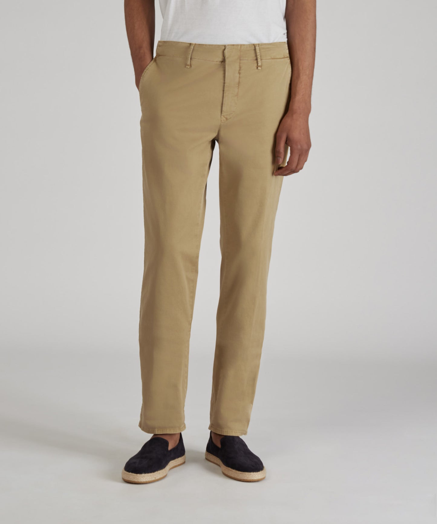 Pantalone slim fit in gabardina stretch certificata