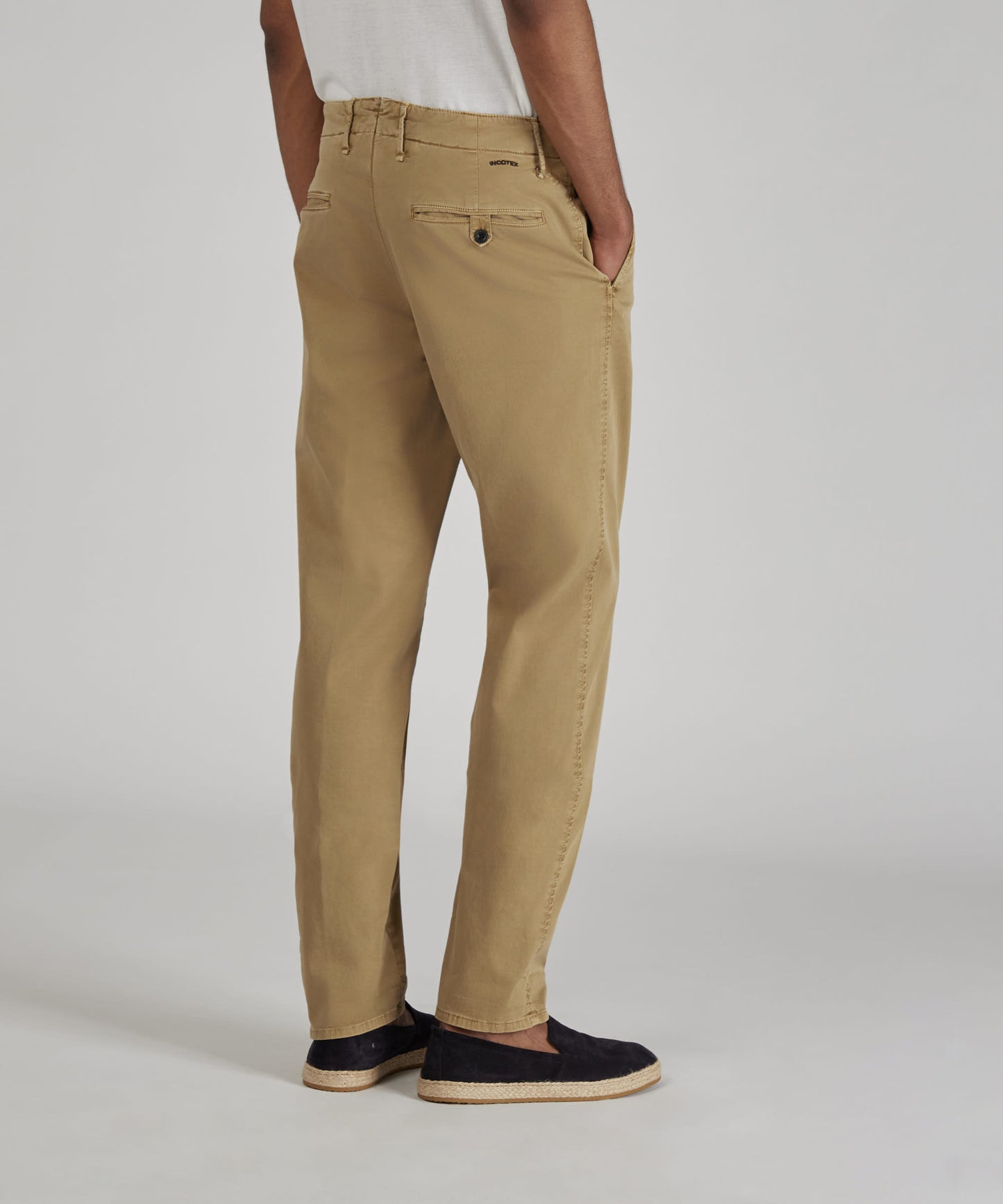 Pantalon slim fit en gabardine stretch certifiée