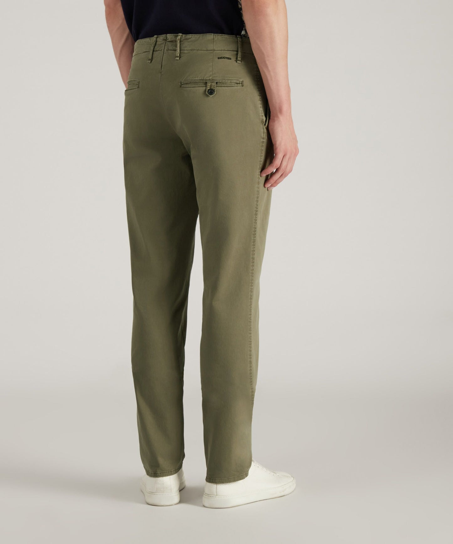 Pantalon slim fit en gabardine stretch certifiée