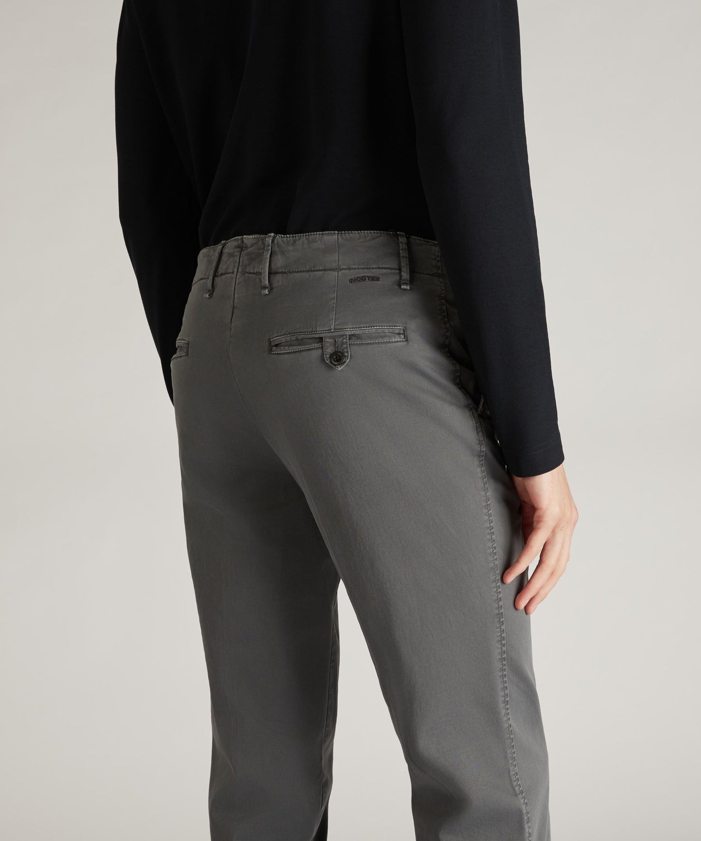 Pantalon slim fit en gabardine stretch certifiée