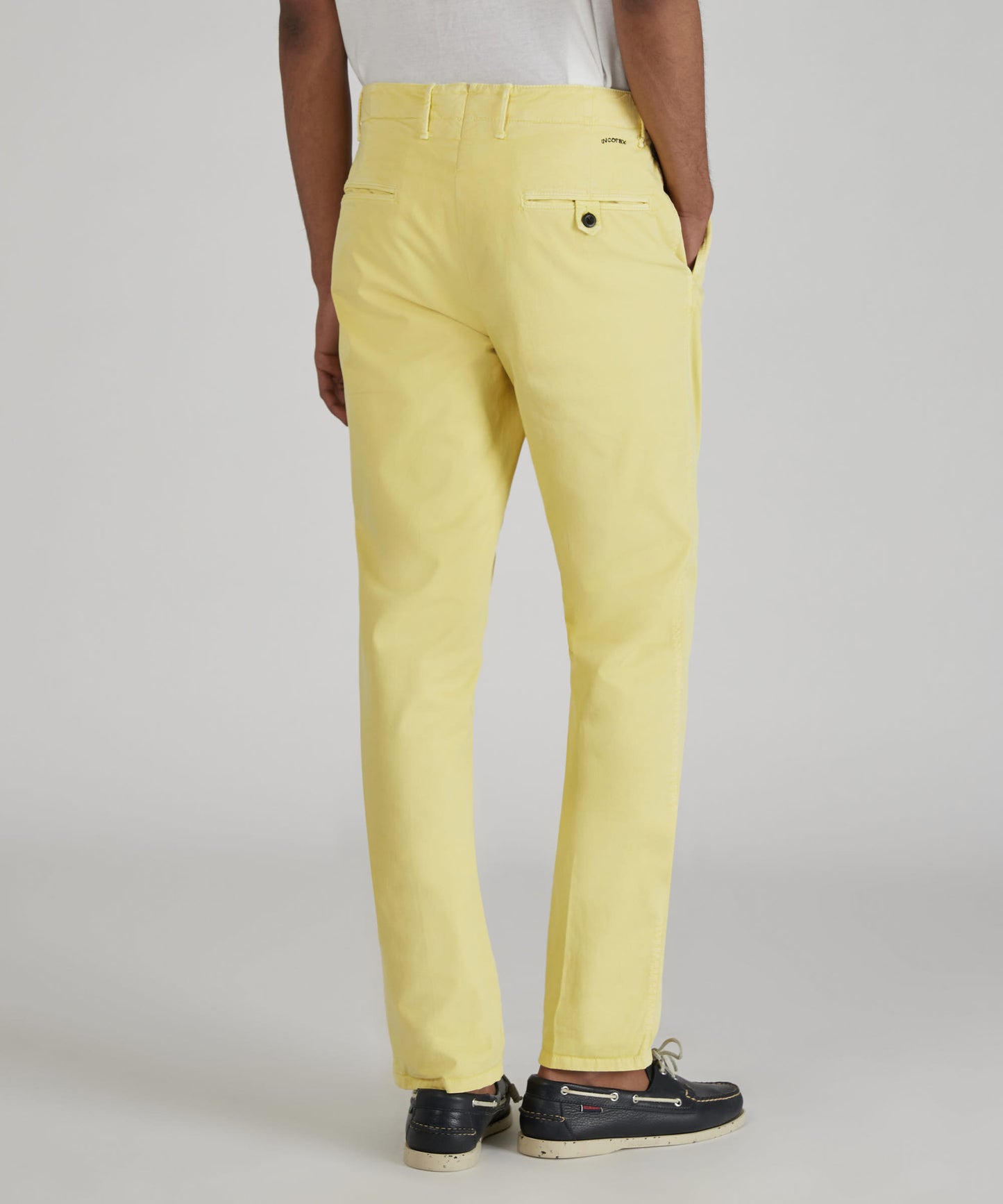 Pantalone slim fit in gabardina stretch certificata