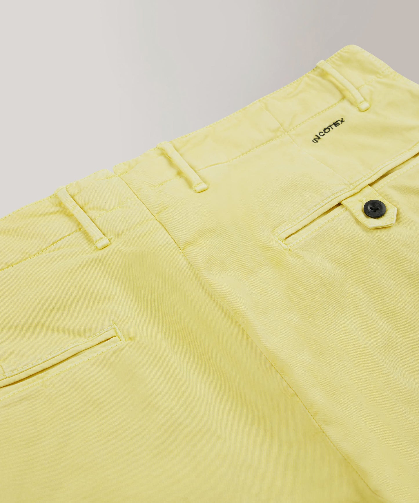 Pantalone slim fit in gabardina stretch certificata