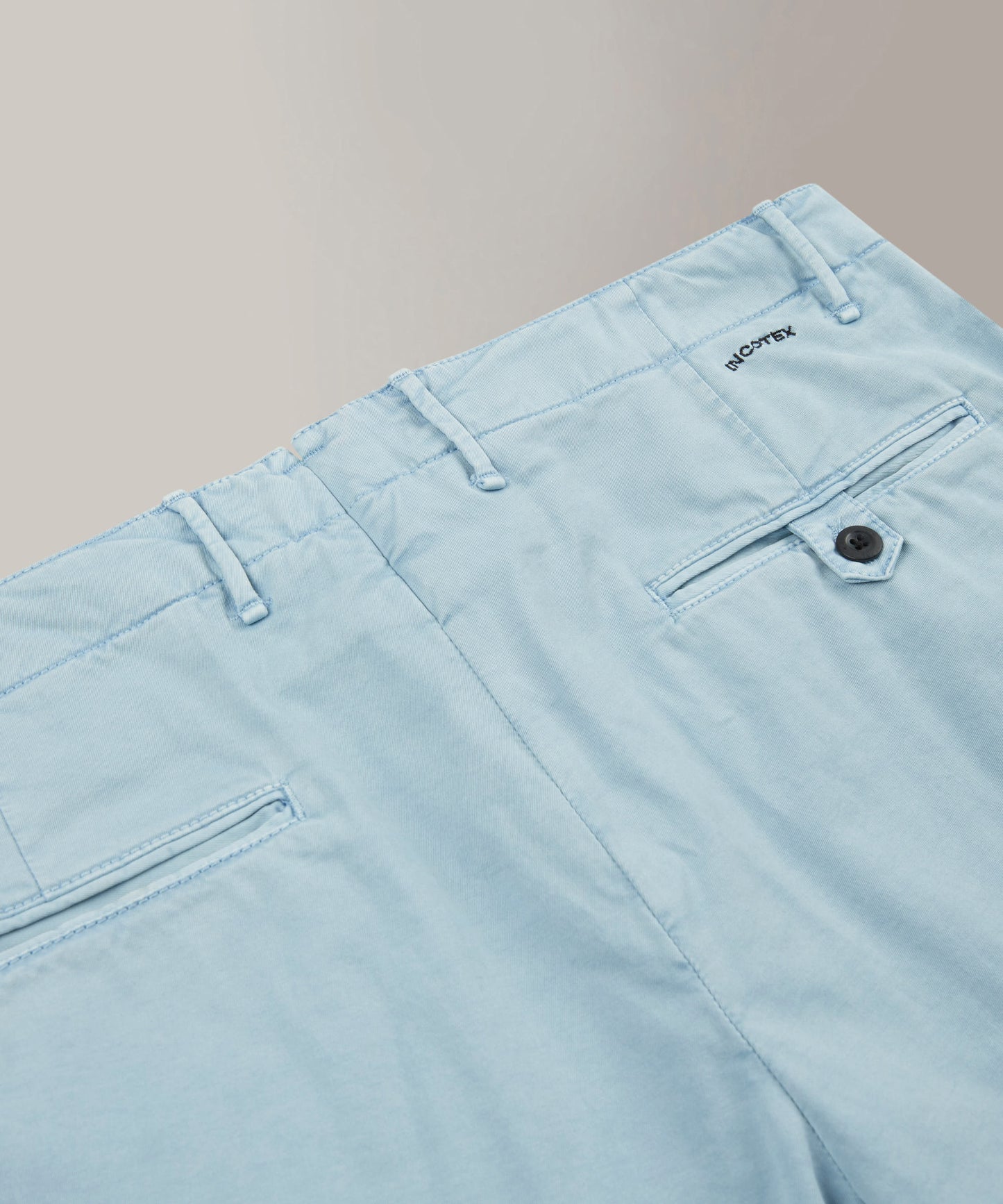 Pantalone slim fit in gabardina stretch certificata