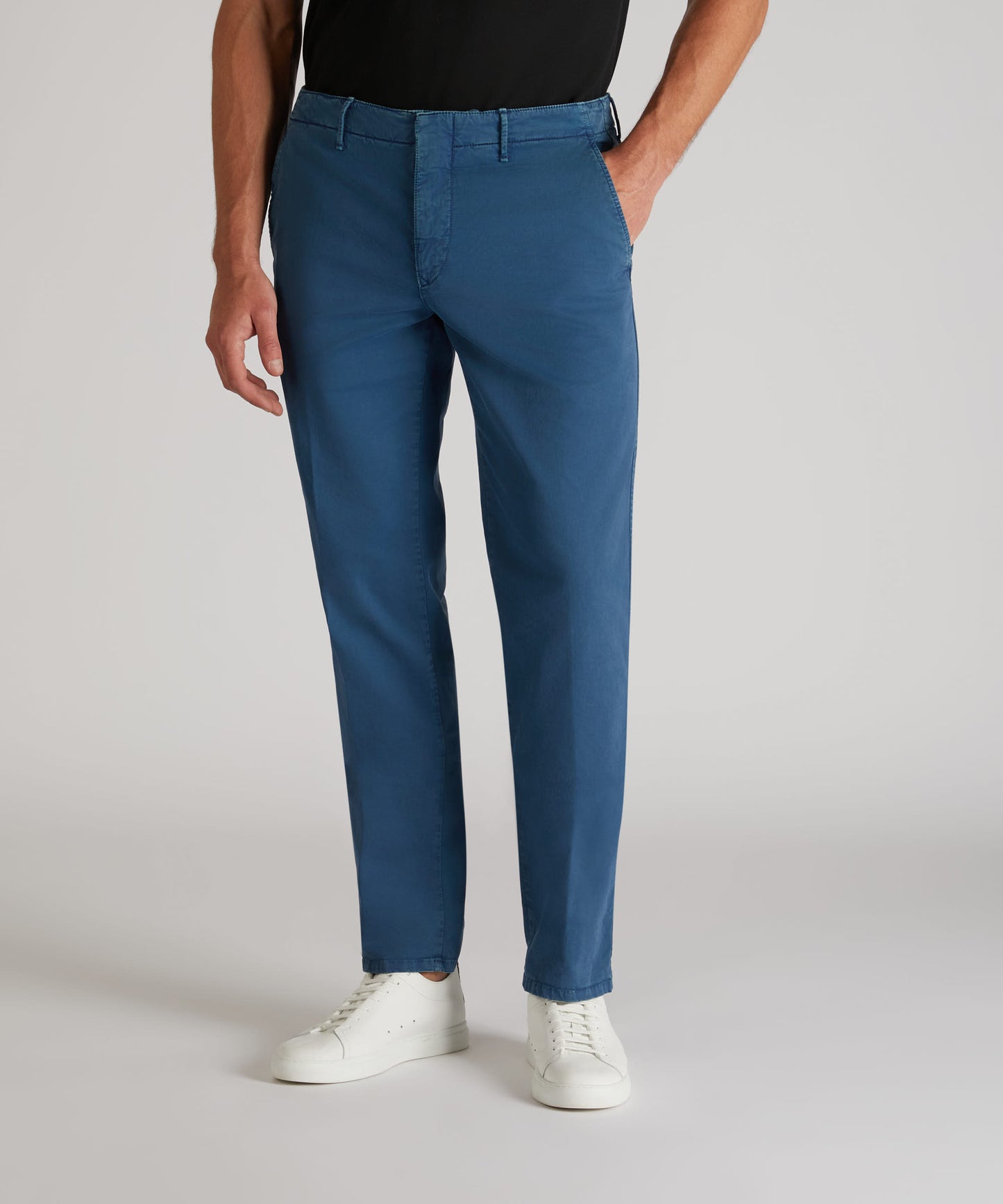 Pantalon slim fit en gabardine stretch certifiée