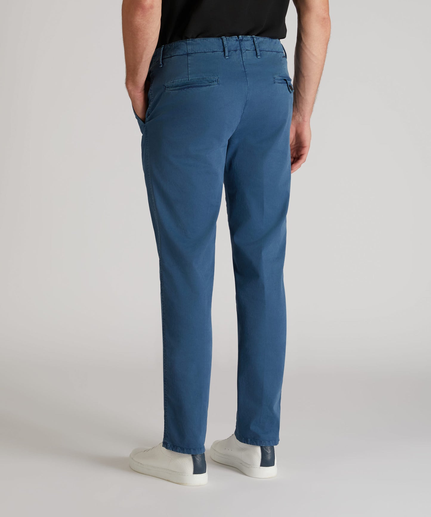 Pantalon slim fit en gabardine stretch certifiée