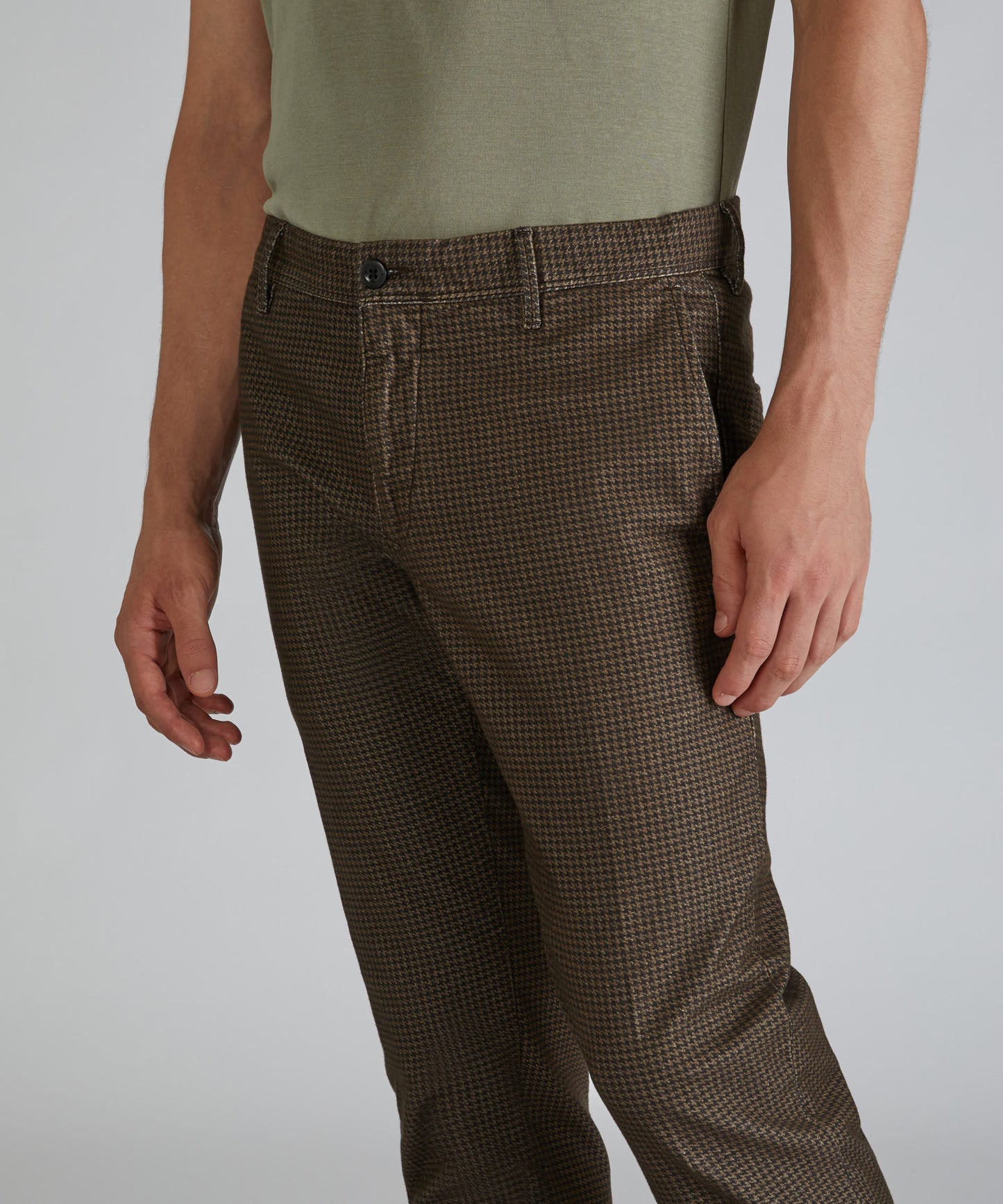 Pantalone slim fit in fustagno di cotone