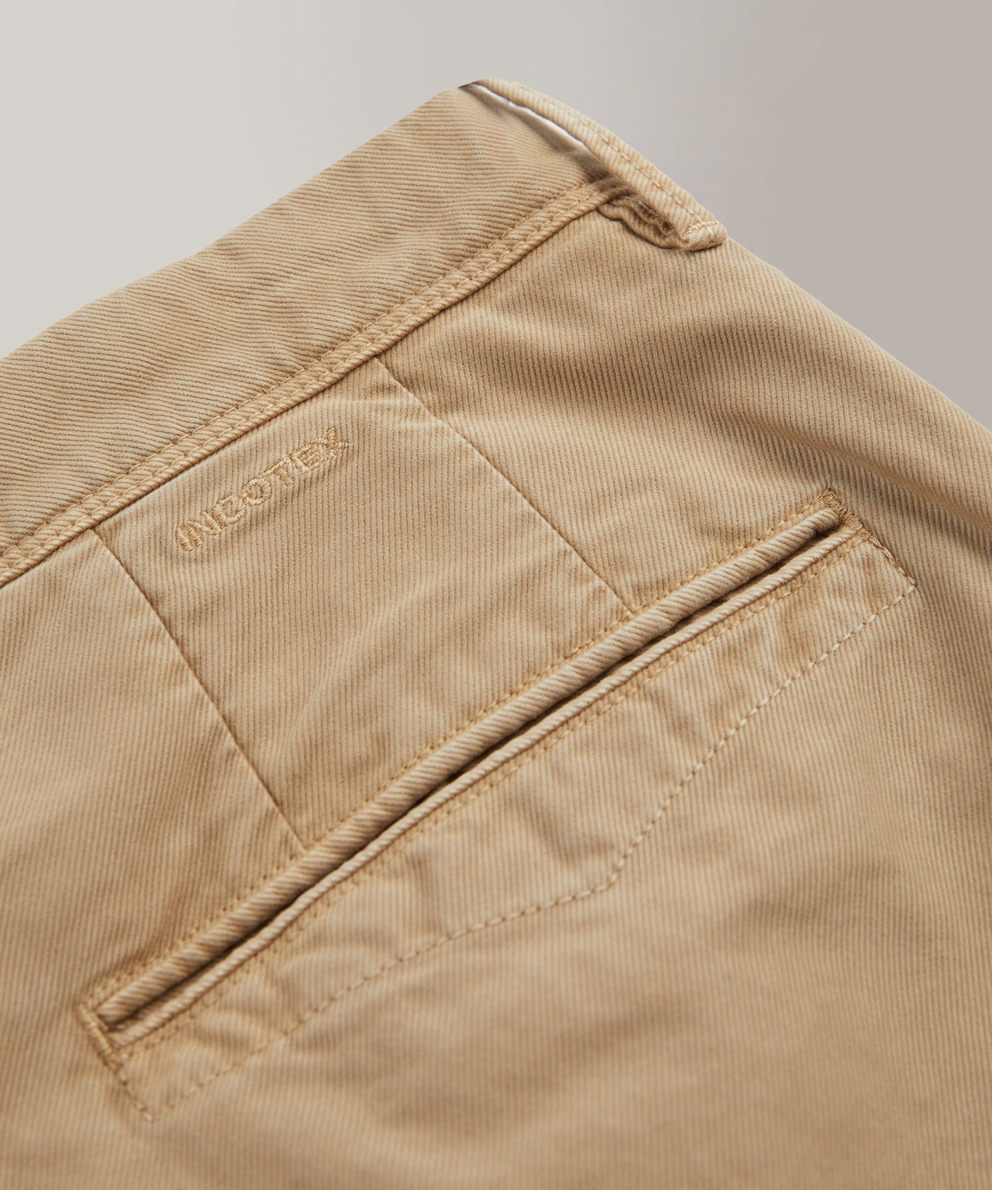 Pantalone slim fit in Tricochino