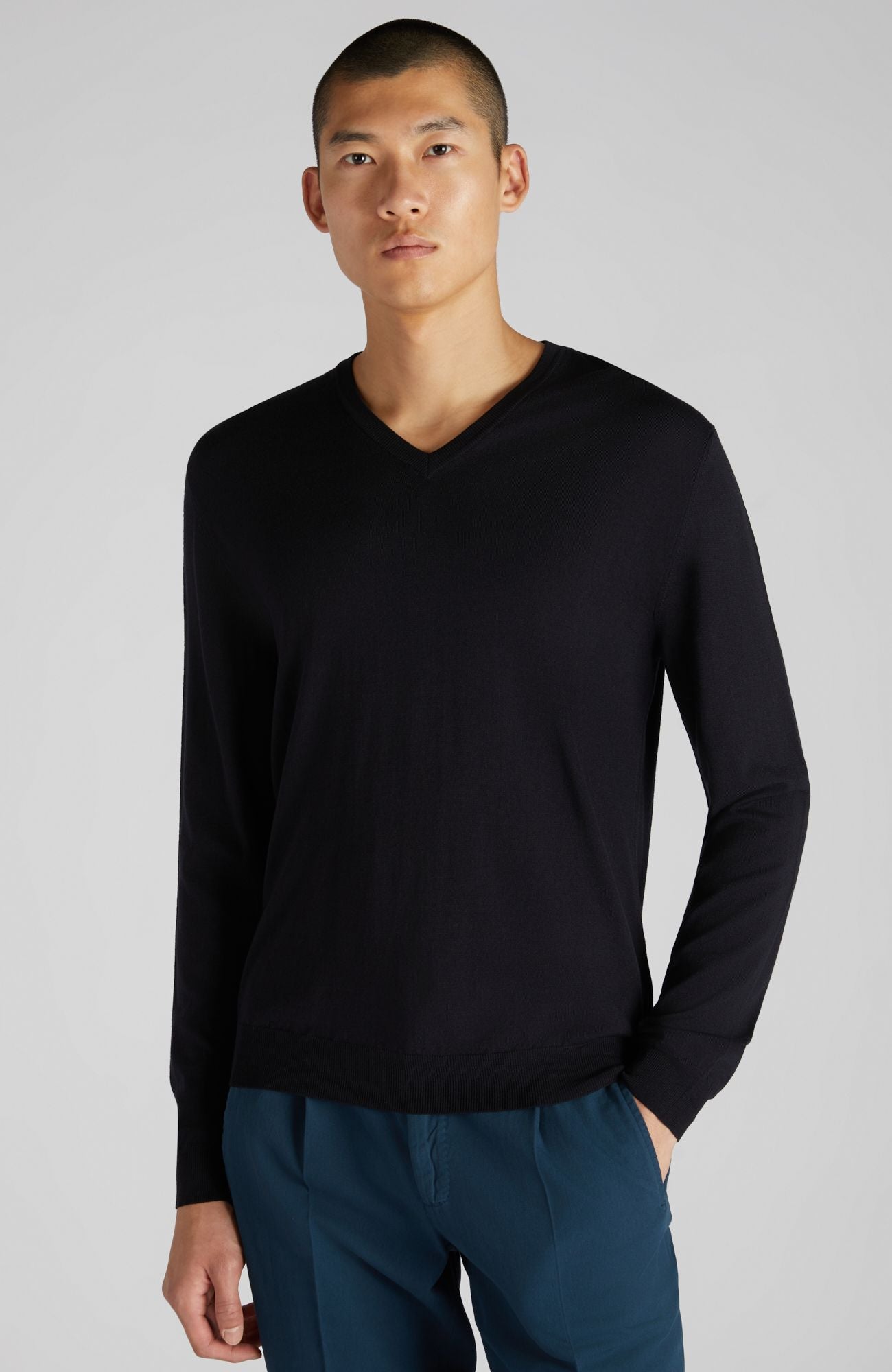 Slim Fit-Pullover mit V-Ausschnitt aus zertifiziertem Flexwool