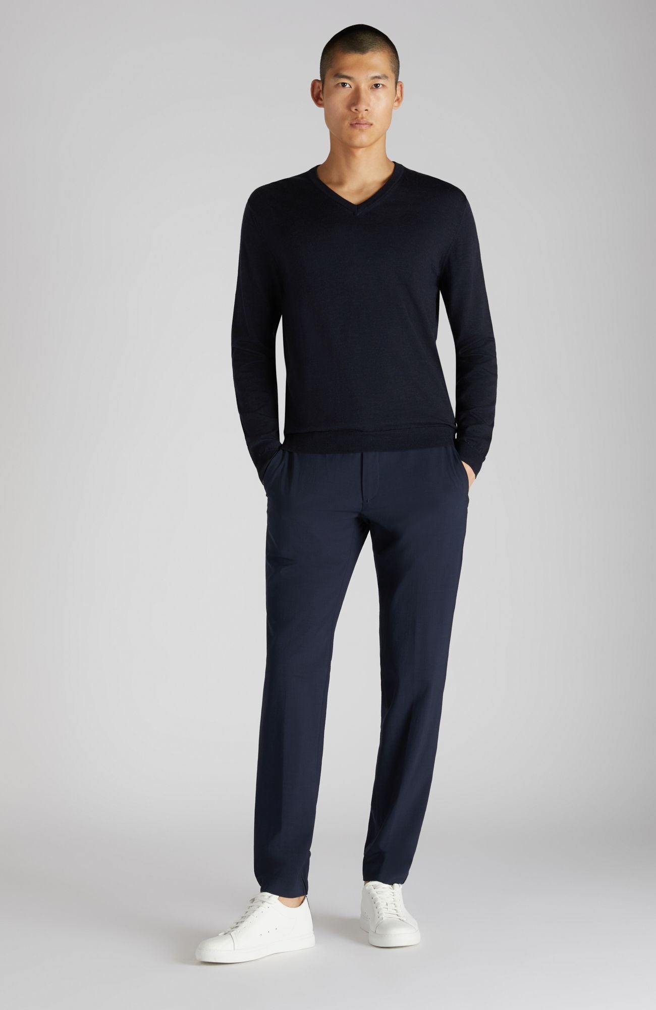 Slim-fit V-neck sweater in certified Flexwool