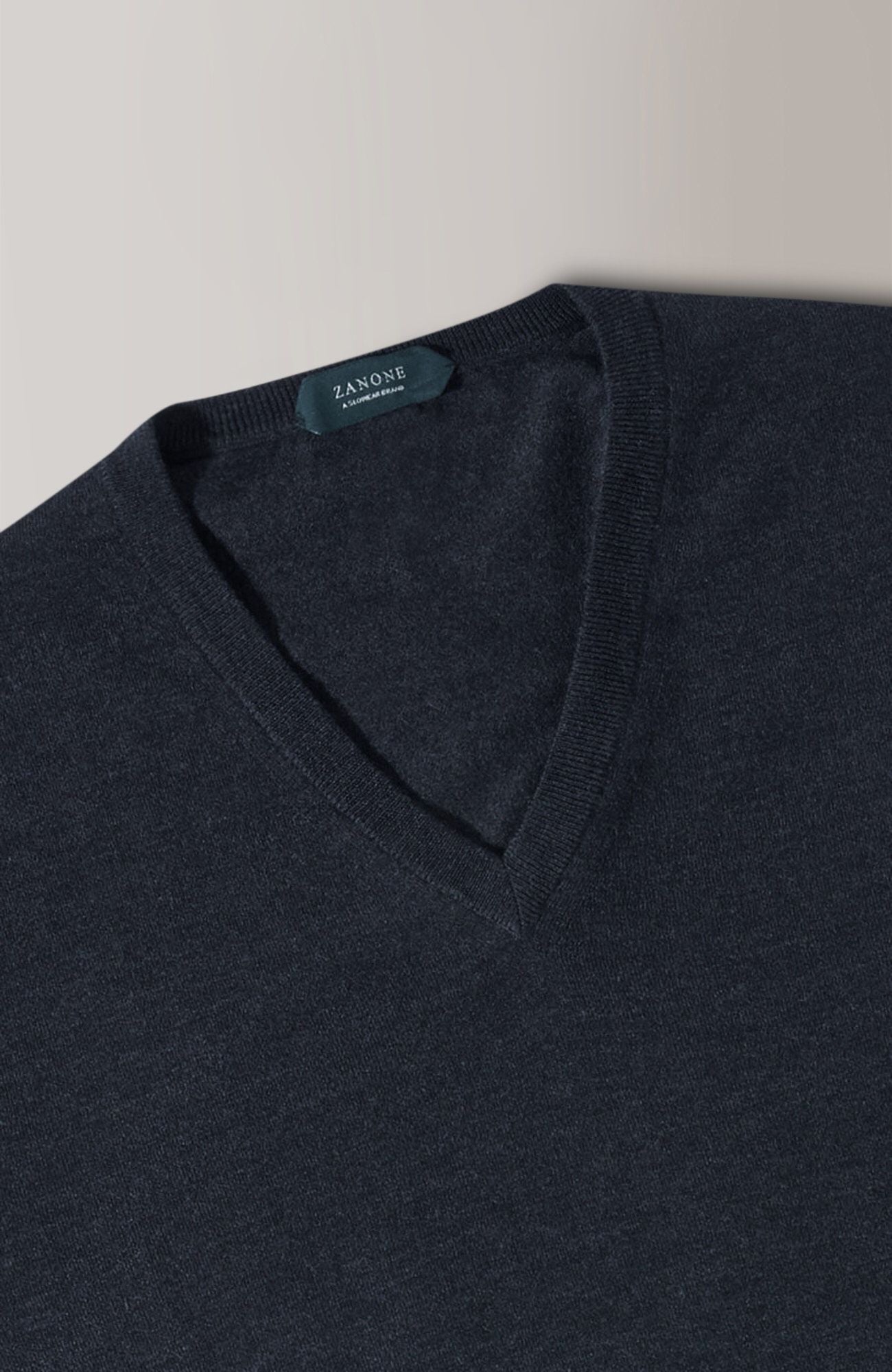 Slim-fit V-neck sweater in certified Flexwool