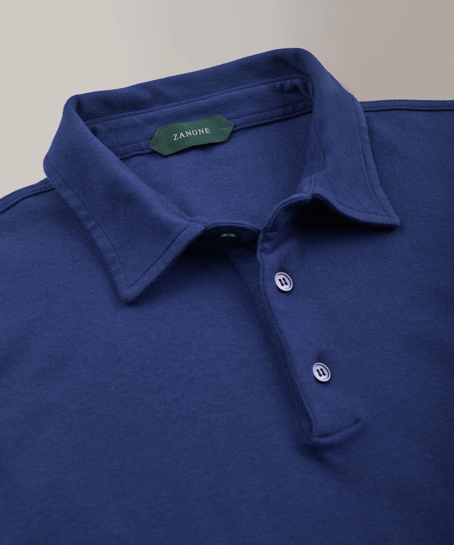 Schmal geschnittenes Poloshirt aus zertifizierter Interlock-Baumwolle