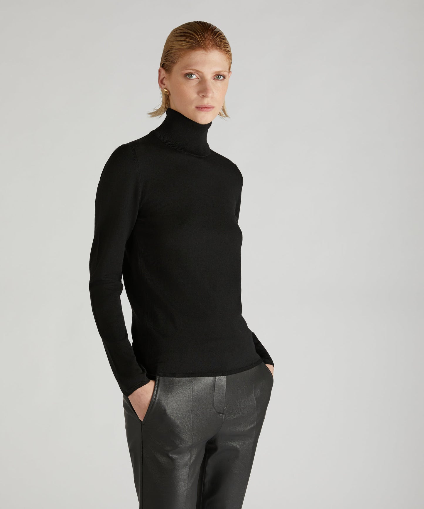 Schmal geschnittener Rollkragenpullover aus zertifizierter Flexwool