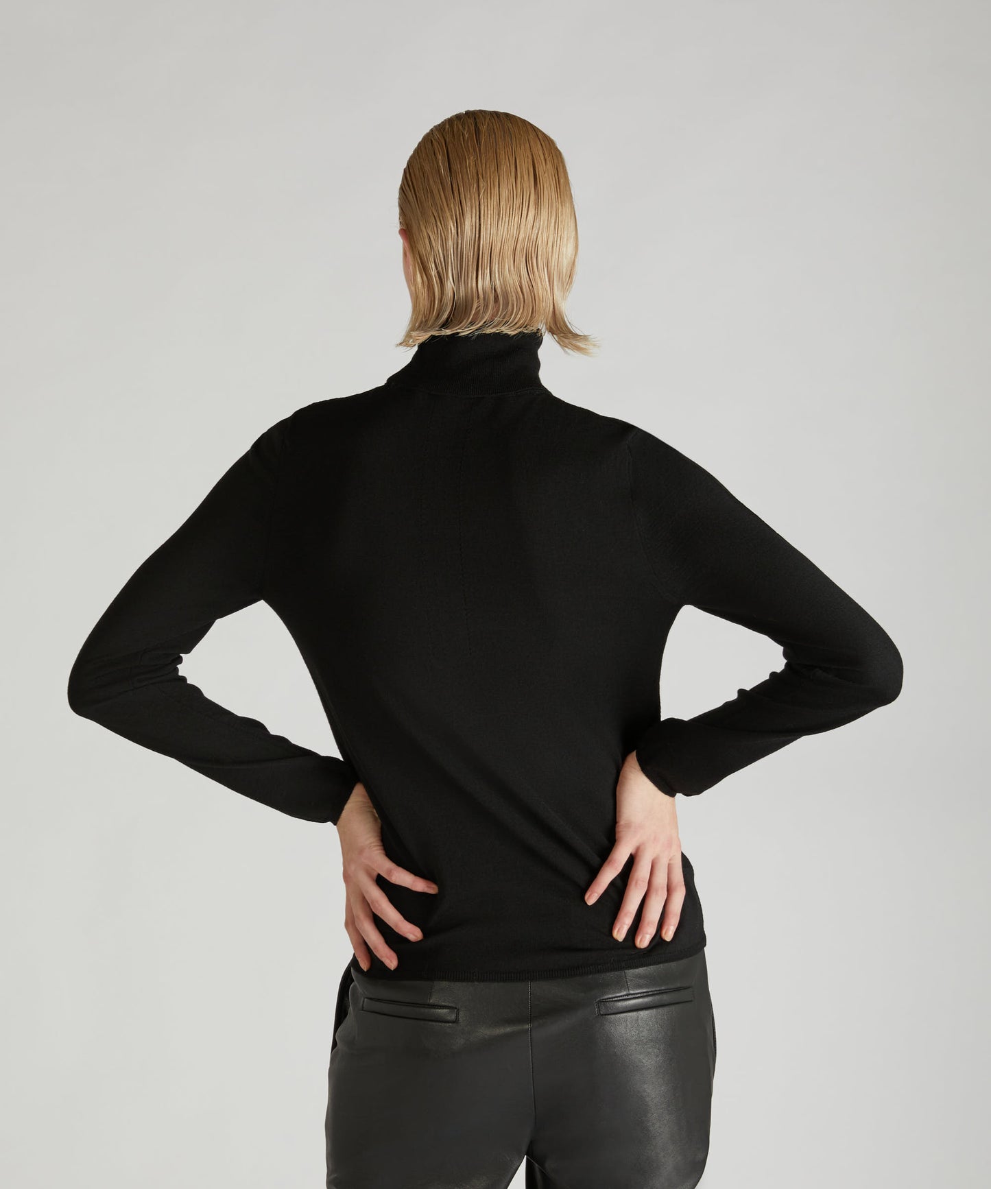 Schmal geschnittener Rollkragenpullover aus zertifizierter Flexwool